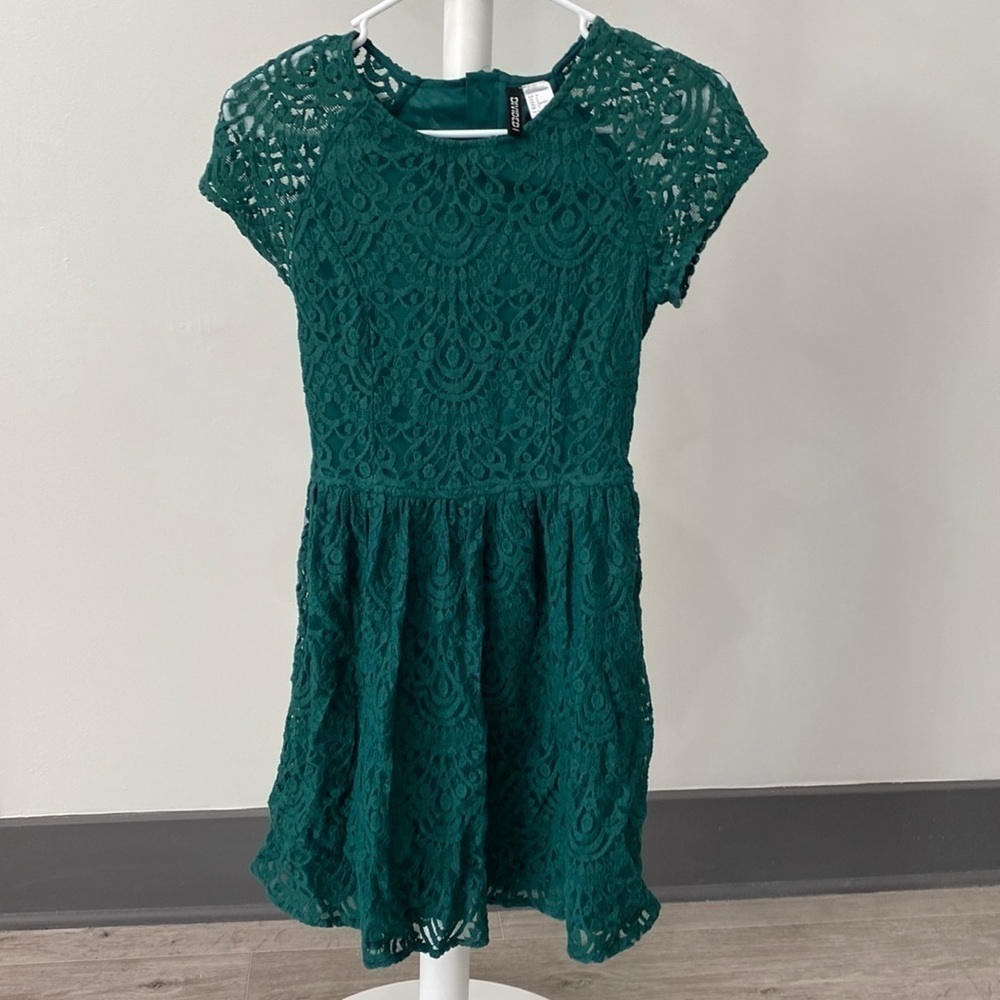 Divided green lace dress